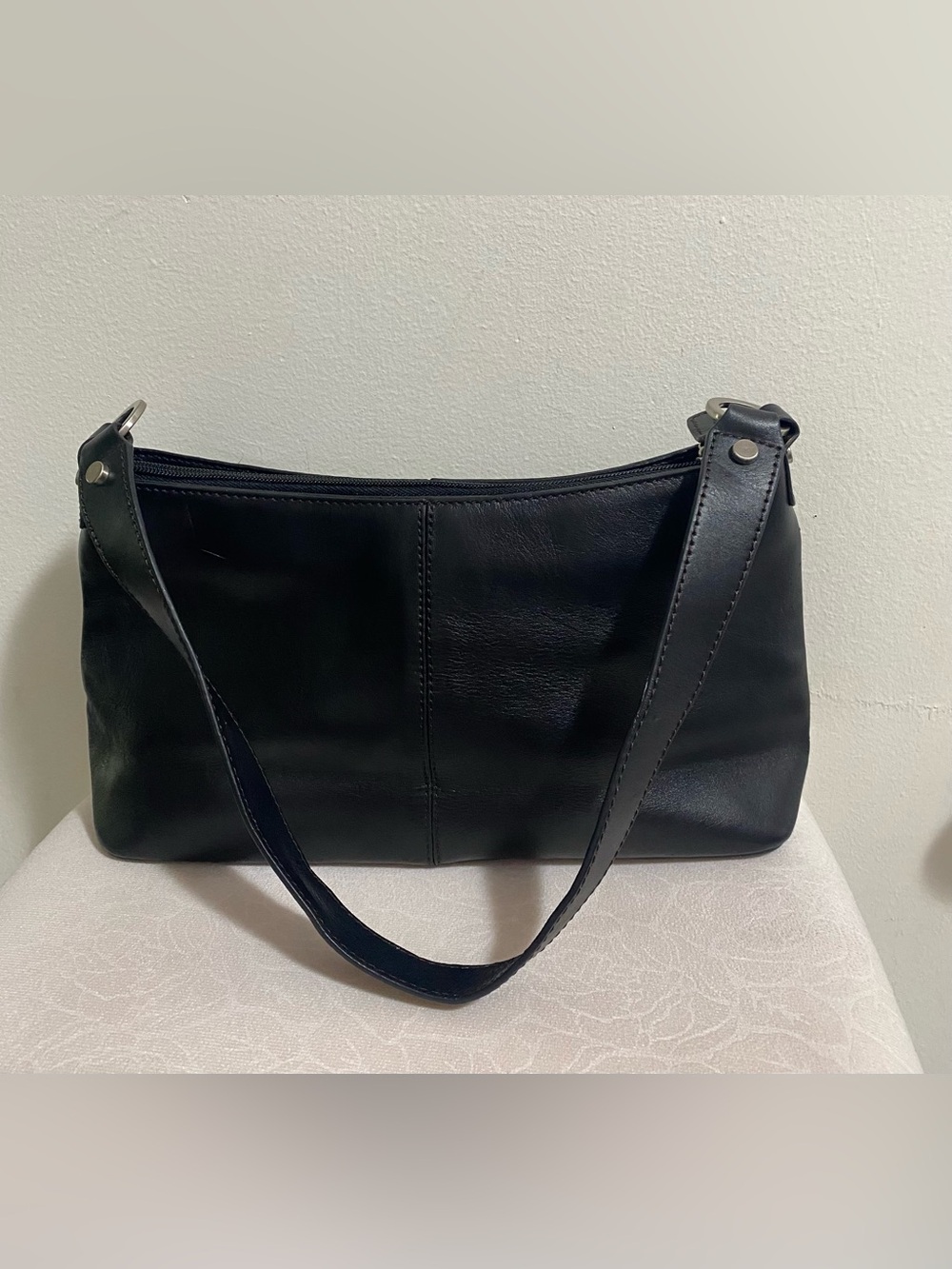 Etienne Aigner Black Leather Shoulder Bag with Silver Hardware - Picture 2 of 16